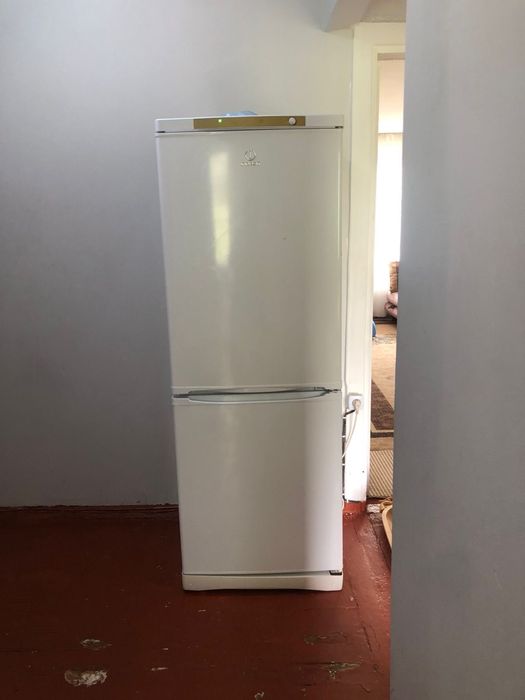 Indesit холодильник продам