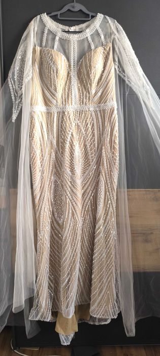 Официална бежова рокля с ръчно шити камъни и перли