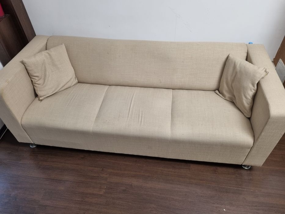 Vand 2 canapele fixe 3 persoane