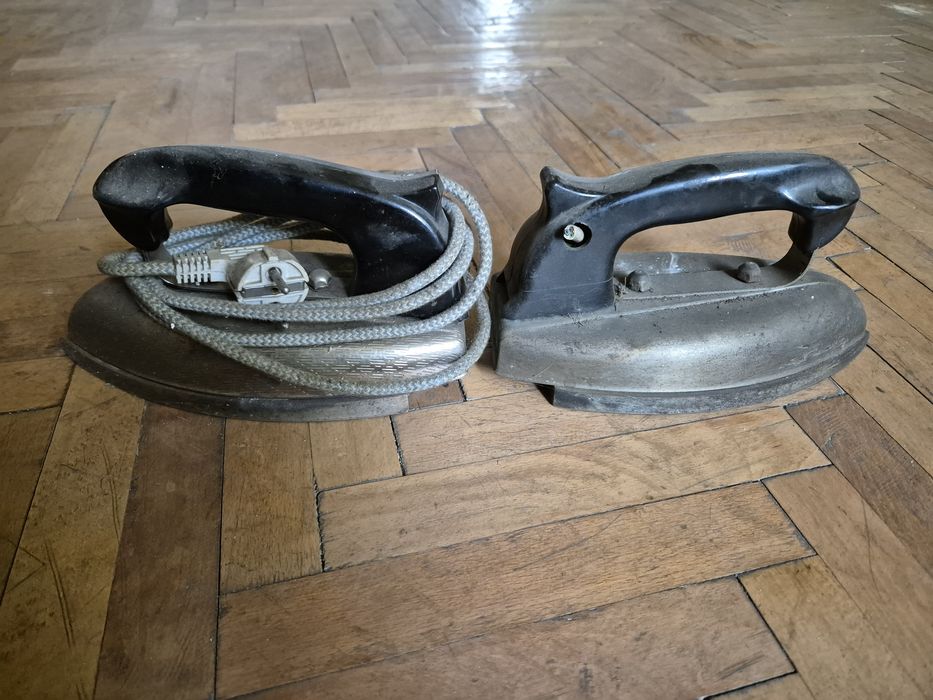 Fier de călcat vintage antichități ~ 2 bucăți