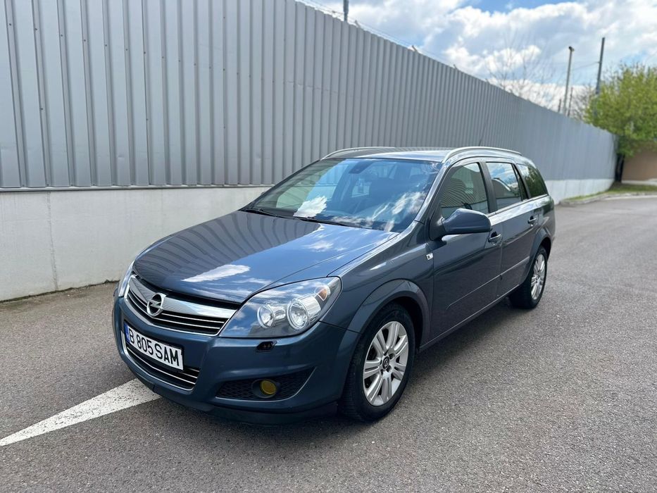 Vand opel astra h  an 2010  rulează foarte bine
