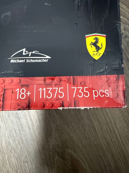 LEGO Icons: Ferrari F2004 si Michael Schumacher 11375, 18 ani+, 735 piese