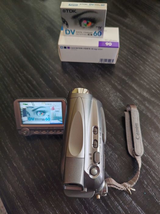 Видеокамера Canon MV950