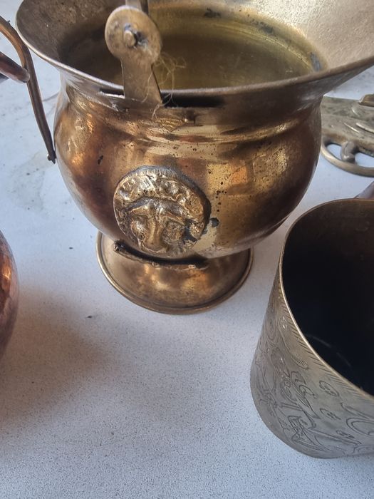 Diverse vase din cupru si alamă
