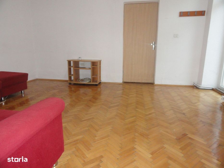 Apartament 2 camere, etaj 2, Bdul Revolutiei, 103 mp, renovat, mobilat