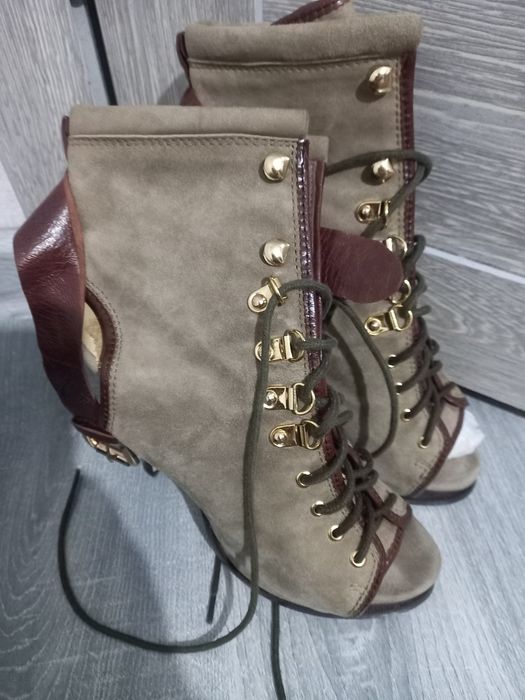 Женская.     Обувь