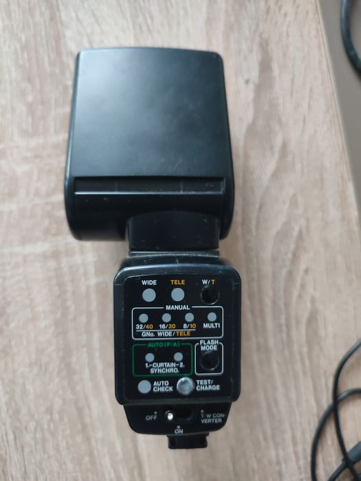 Vând bliț Olympus G40