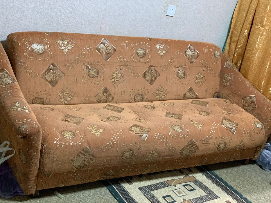 Диван раскладной и 3 кресла
