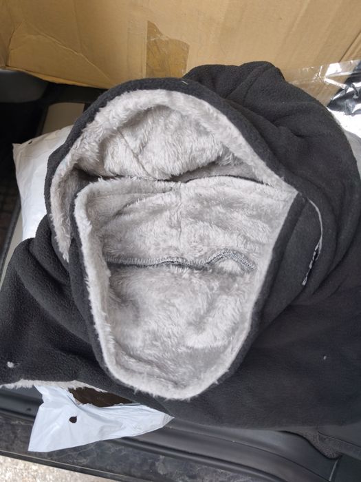 Два  цвята зимна термична шапка