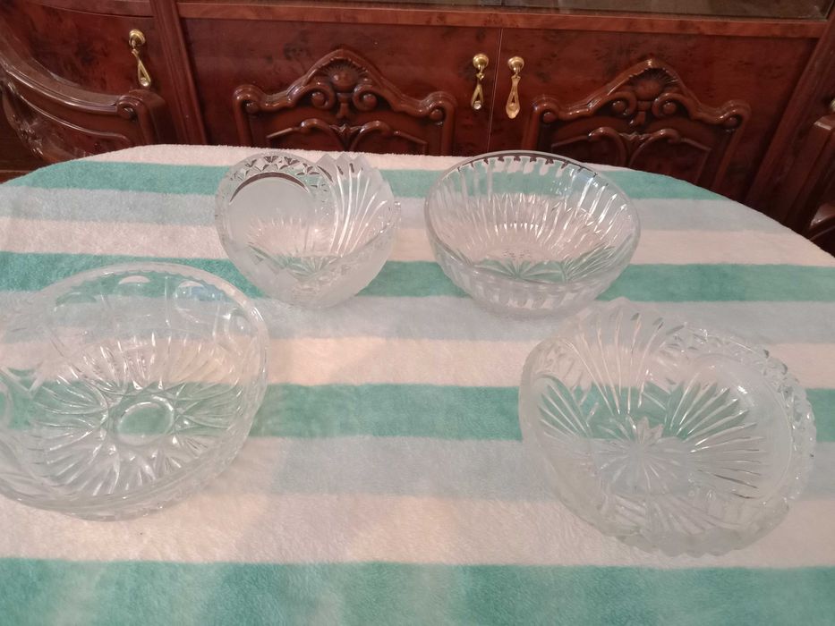 продается срочно хрусталь вазы цветочные  стаканы рюмки