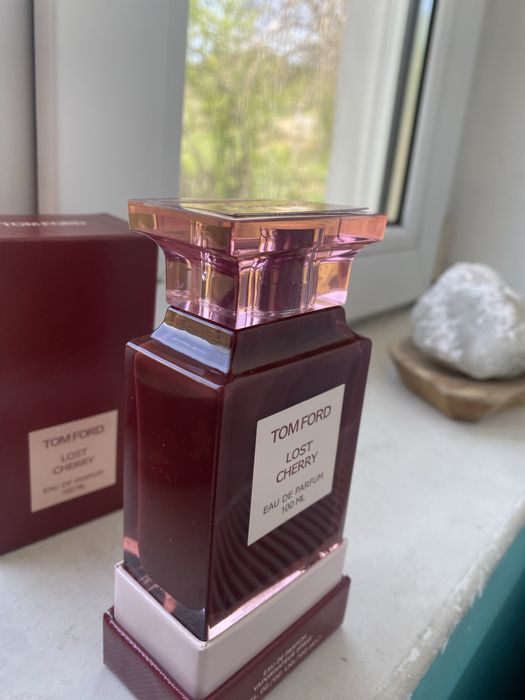 Vând parfum tom ford lost cherry