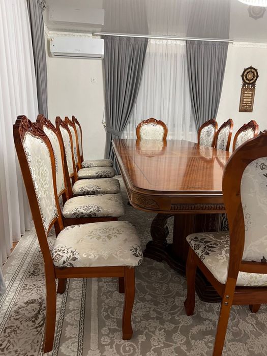 Продам стол Дерево и 12 стульев