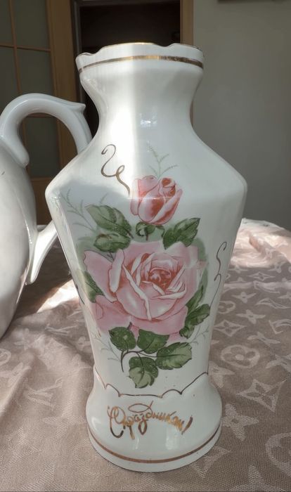 Продам фарфоровый чайник и вазу