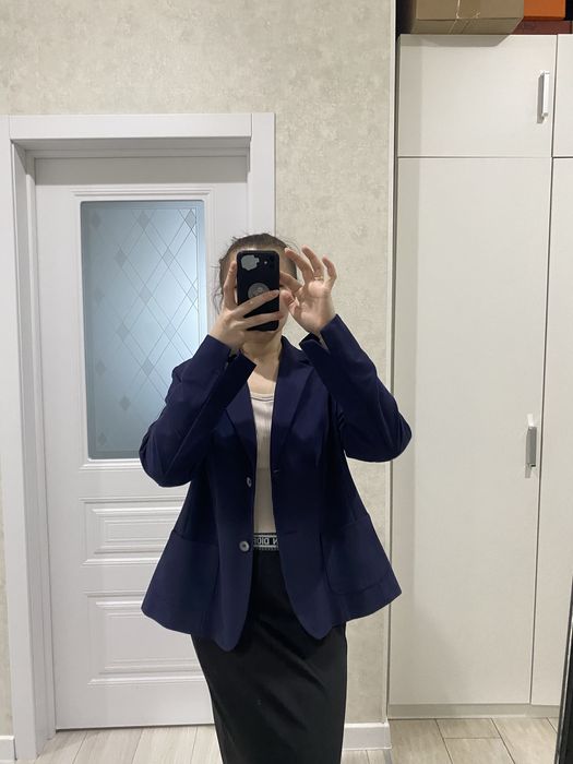 Продам пиджак идет как over. Kirsten