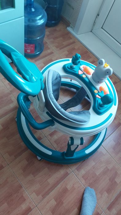 Продам шезлонг и ходунки