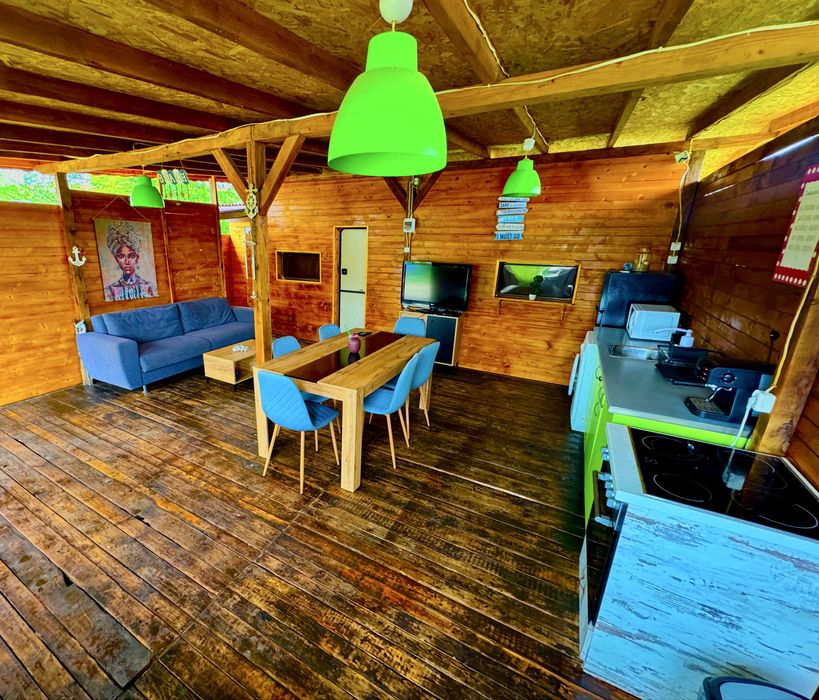 Каравана с веранда 60кв. + баня и тоалетна