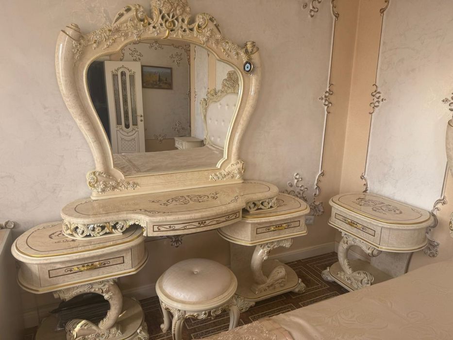 Спальный гарнитур