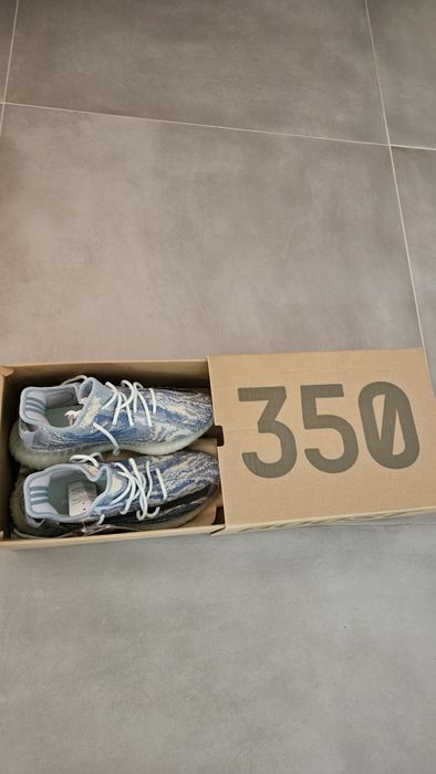 Yeezy Boost 350 V2