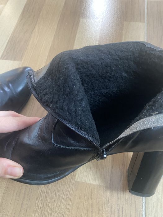 Vând botine mărimea 39