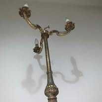 Veioza de podea din brobz