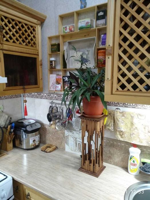 кухня из натурального дерева в полном сборе еденичном экземпляре