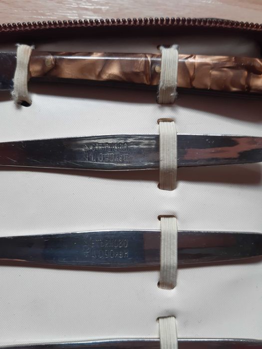 Комплект-вилици,лъжици и нож "ВТ" в стилен несесер,ретро