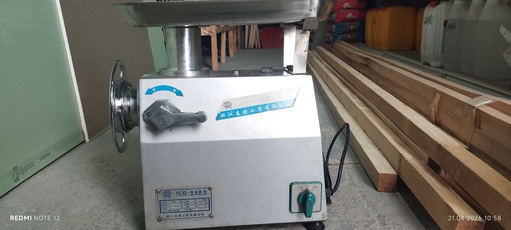 Продам электромясорубку