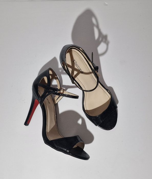 Продам новые босоножки, 40 размер