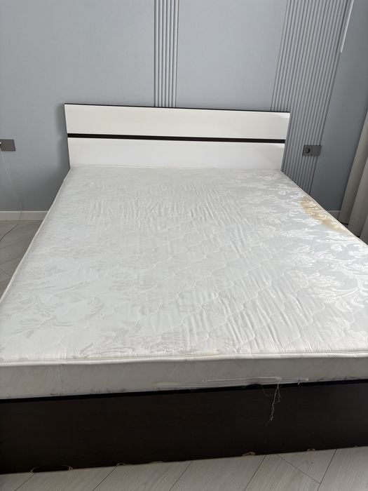 Двухспальная кровать