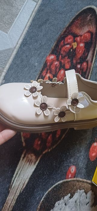 Pantofi floricele