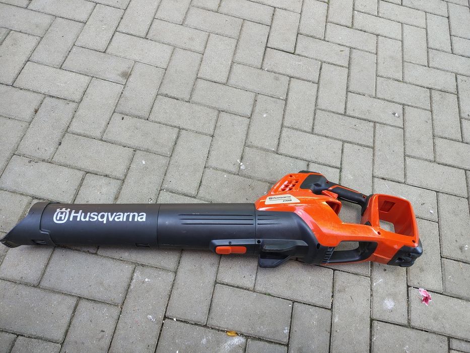Vând suflanta Husqvarna