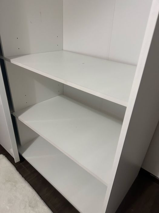 Бял гардероб с плъзгащи врати