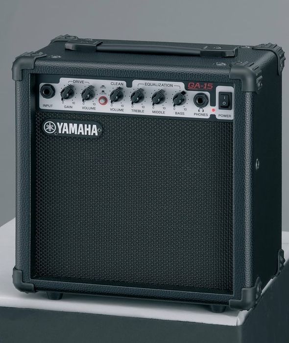 Комбоуселитель для электрогитар Yamaha GA-15