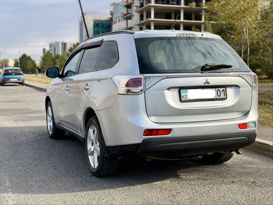 Mitsubishi outlander 2014 гв