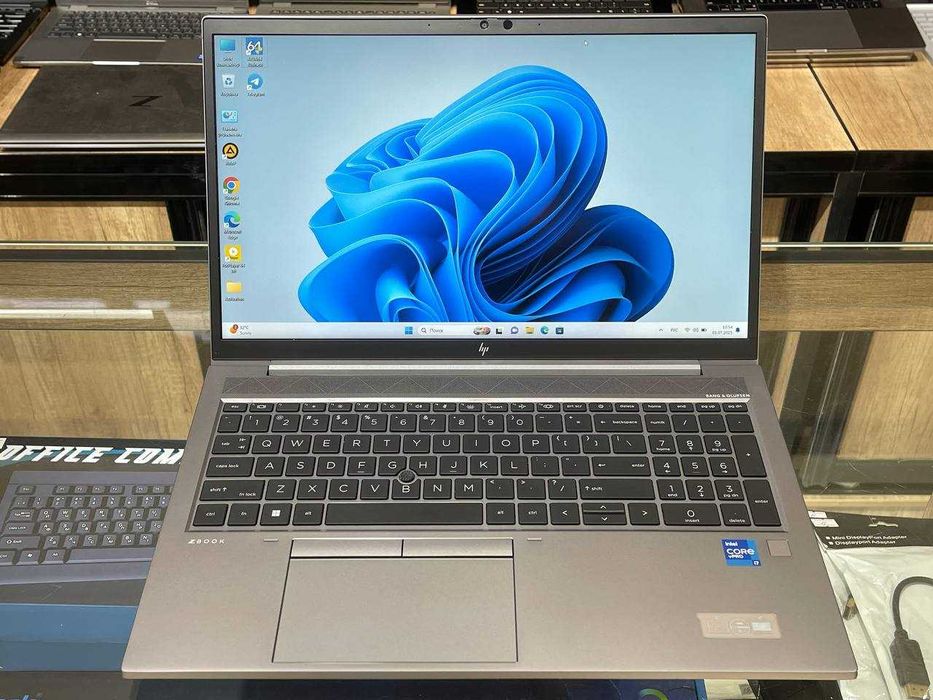 HP ZBook 15 G8 Core i7-1185G7 озу16гб 256ssd Nvidio Quadro T500