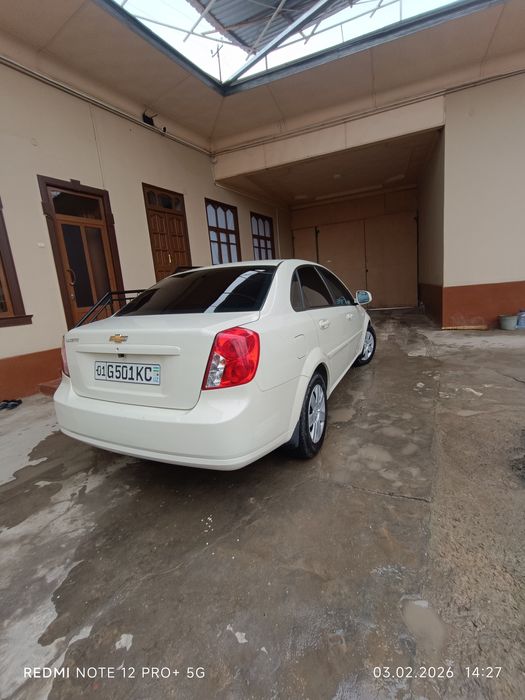 Rasmdagi mashina sotiladi