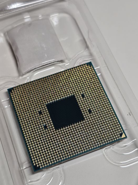 Procesor AMD Ryzen 5 2600 cu Cooler original