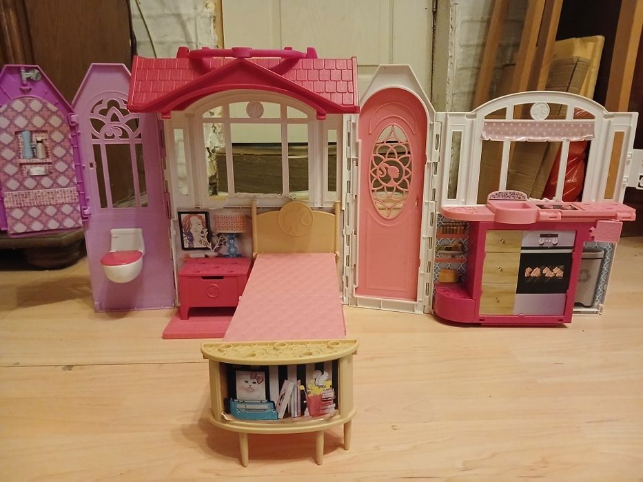 Căsuța, dulap și rulota LOL