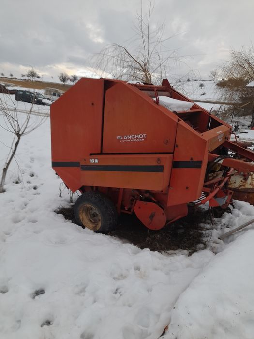 De vânzare balotieră și cupă crocodil