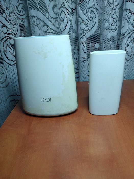 Sistem Mesh Wi-Fi Tri-Band Netgear Orbi Router RBR40 Satelit RBW30