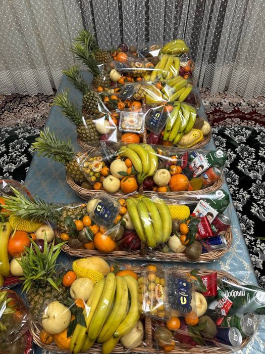 Meva va hil savatlar yangi yil bayrami uchun