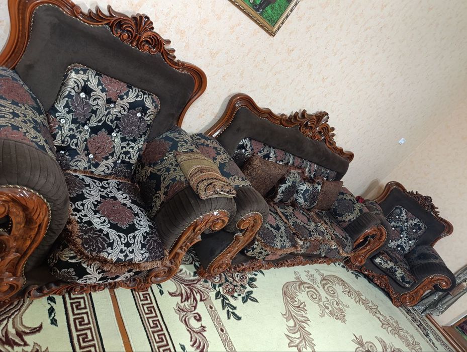 Срочно диван кресло сотилади