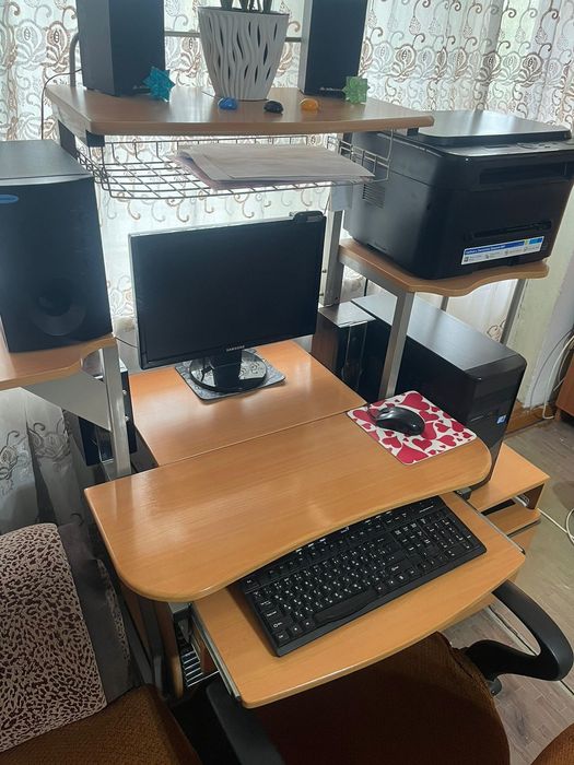 Продам компьютерный стол