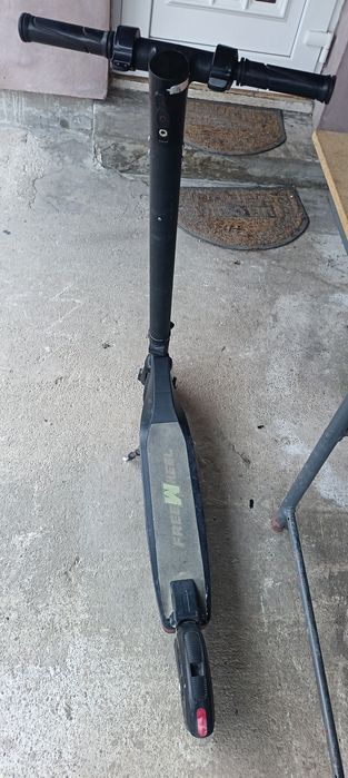 Vând 2 trotinete electrice