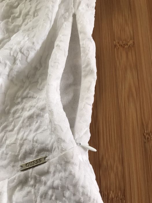 Чисто нова GUESS бяла,дамска блуза,размер - S
