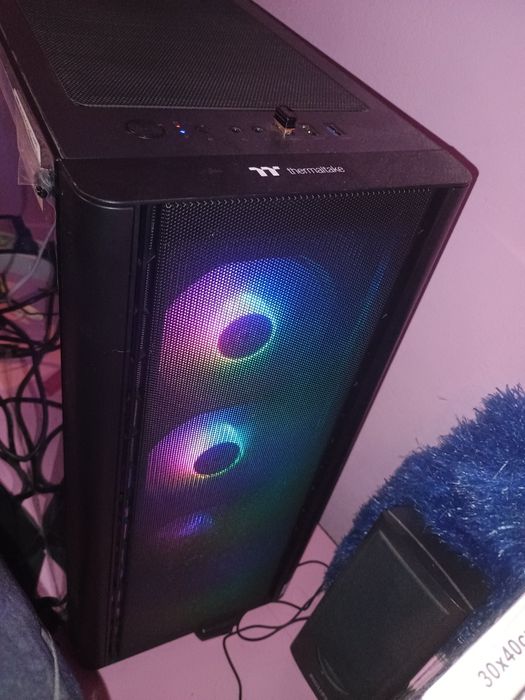 PC gaming 128gb Ram cu monitor și tableta grafica