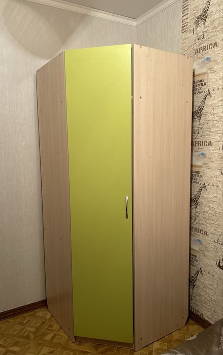 Продается угловой шкаф
