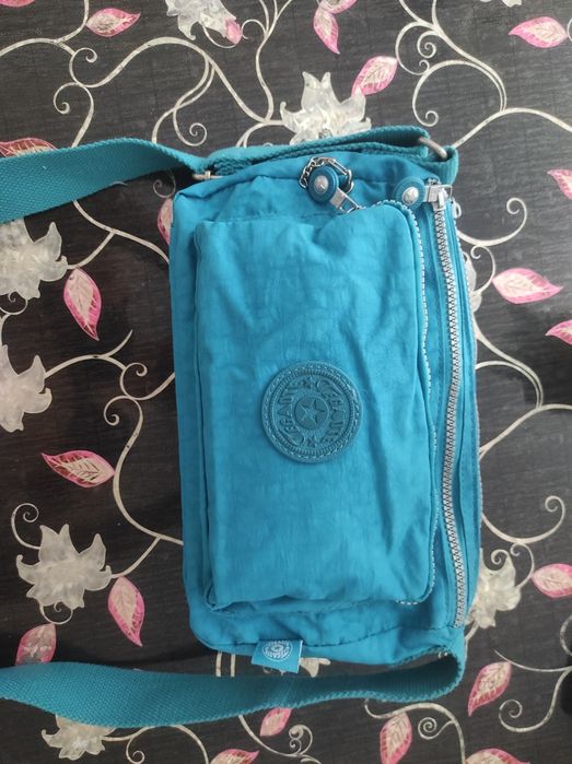 Сумку универсальную красивую продам