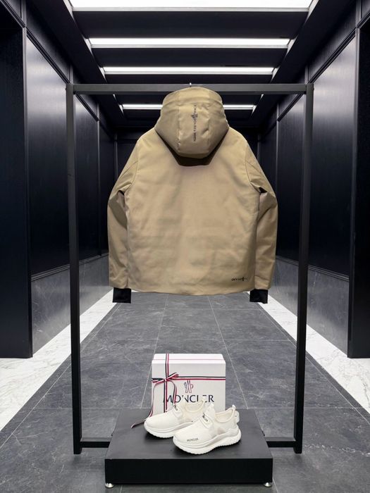 Geaca Moncler , calitate premium , pe comanda , noua , L