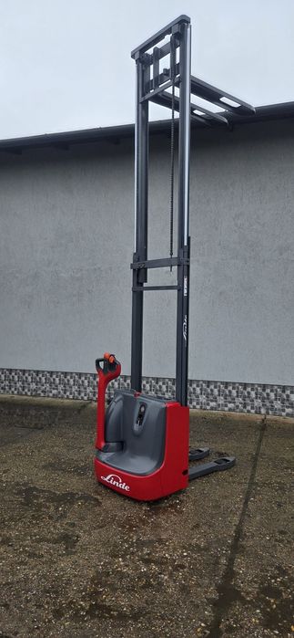 Liza electrica Transpalet cu Catarg